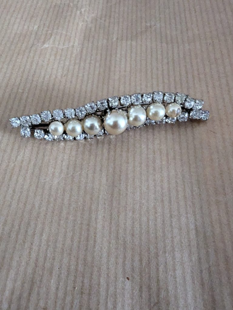 Pearl Bar Brooch - Image 3