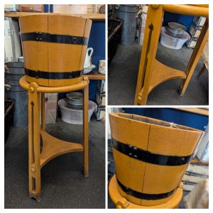 Plant Stand / Jardiniere