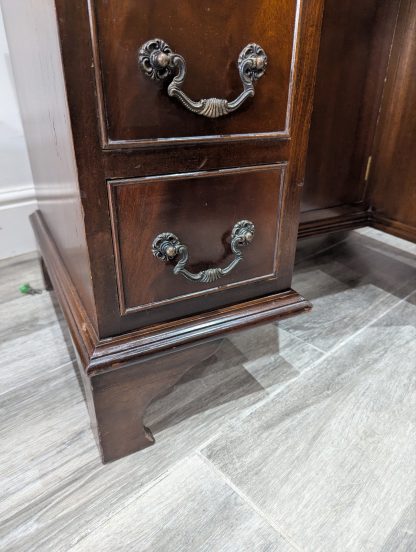 Mahogany Kneehole Desk - Image 8