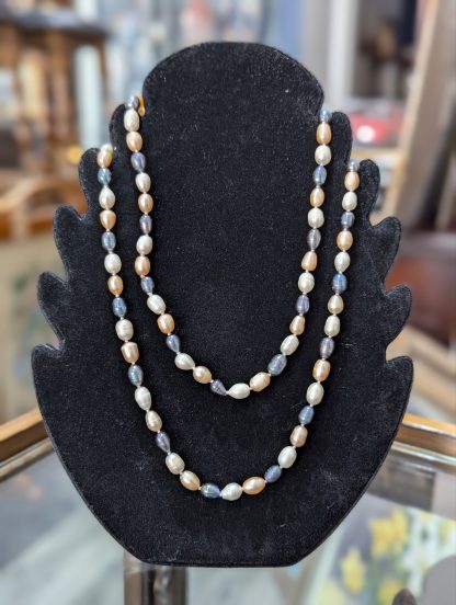 Tri Coloured Pearl Necklace - Image 2