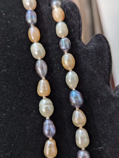 Tri Coloured Pearl Necklace - Image 3